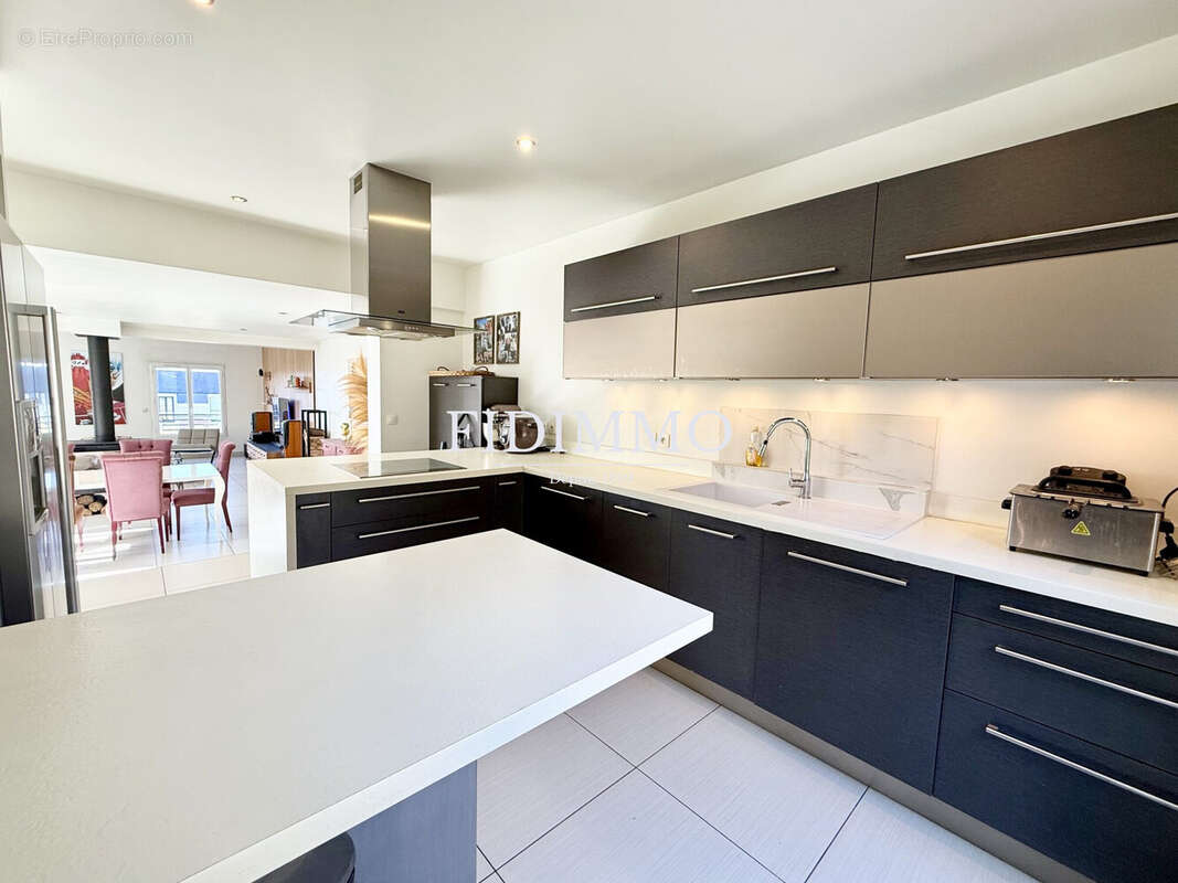 Maison à CHENNEVIERES-SUR-MARNE