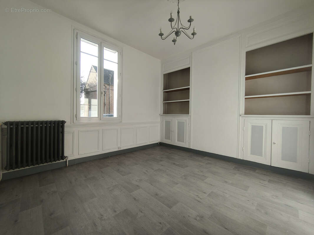 Superbe maison bourgeoise de 160 m2 hab avec sous-sol grand garage de 30 m2 sur 270 m2 de terrain clos au calm - photo 6