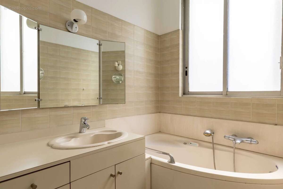 Appartement à PARIS-12E