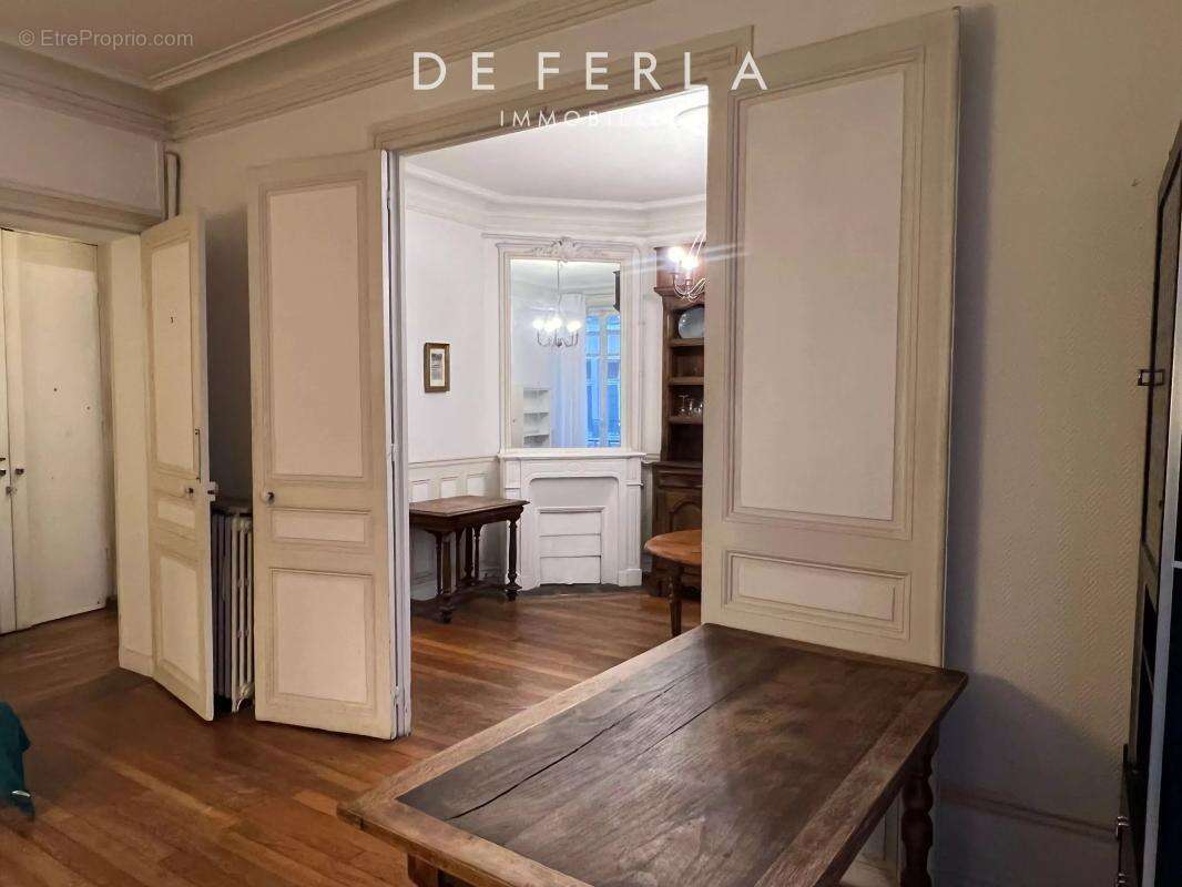 Appartement à PARIS-7E
