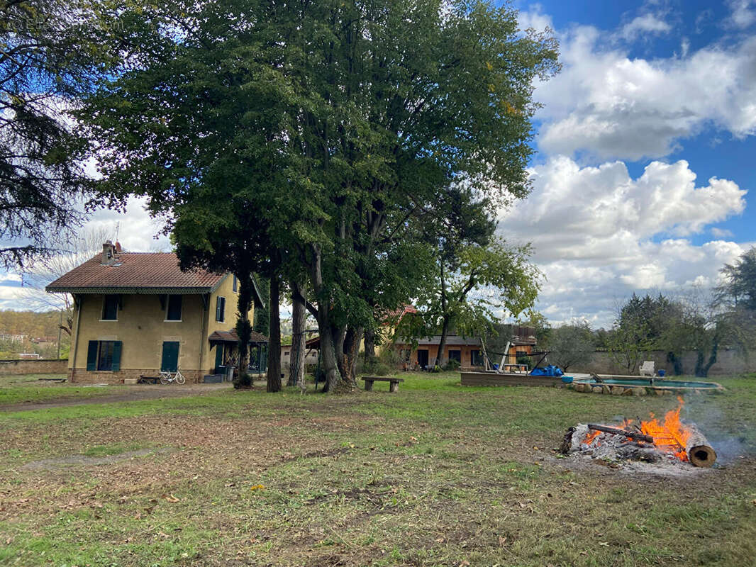 Terrain à CURIS-AU-MONT-D'OR