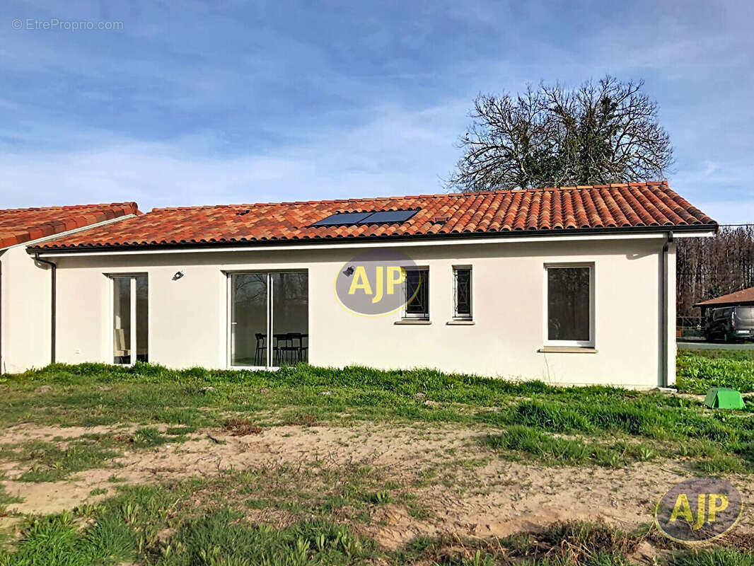 Maison à SAUMOS