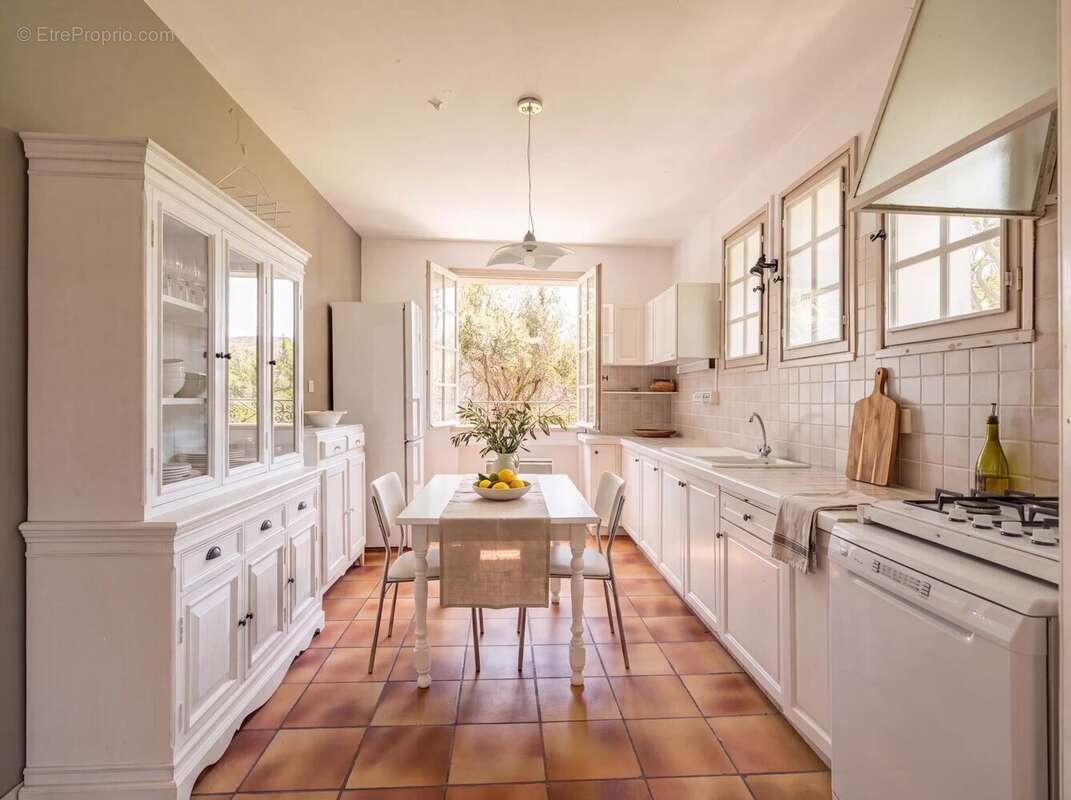 CONTES Maison avec piscine, garage et fort potentiel locatif – calme absolu proche Castellar - photo 16
