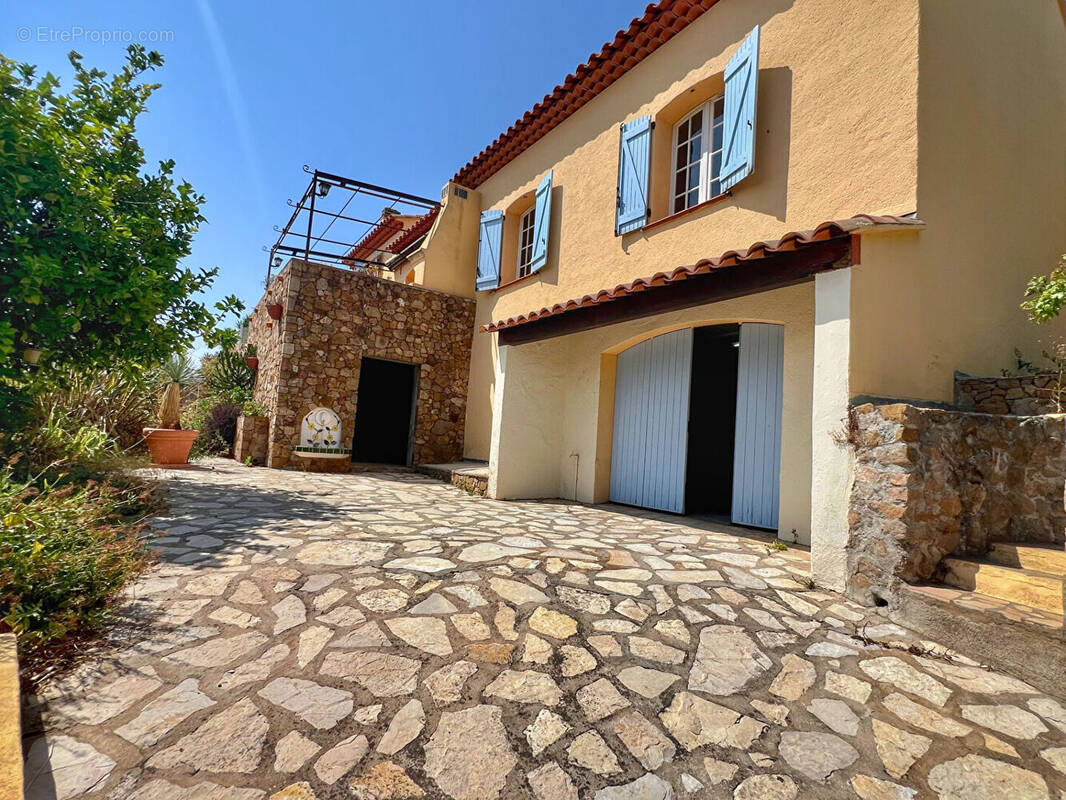 Maison à CARQUEIRANNE