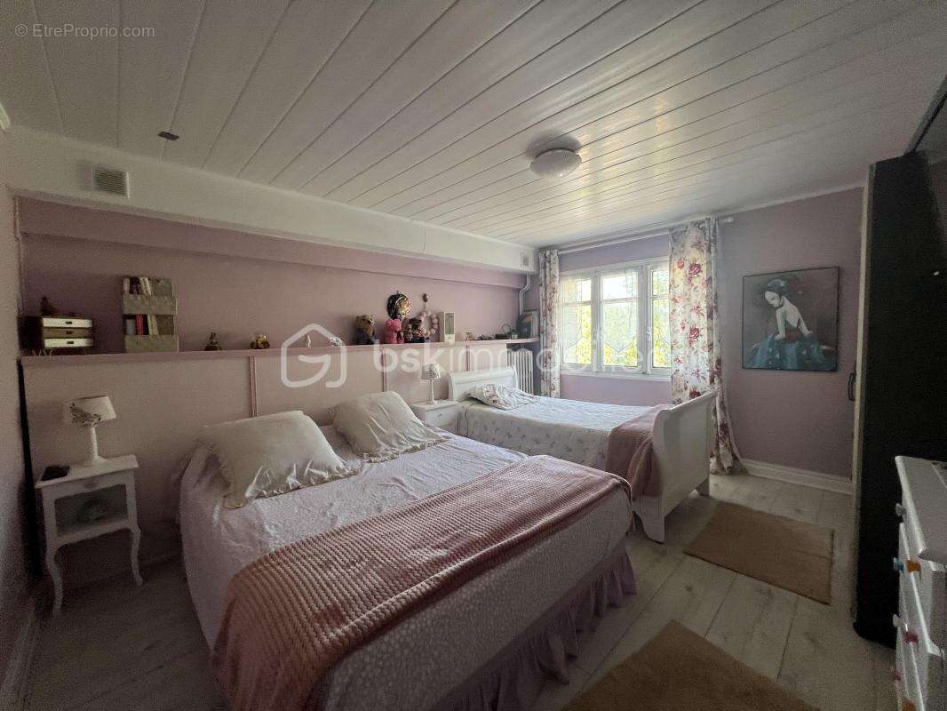 Maison de caractère avec piscine, sauna et fort potentiel à Vals-les-Bains - photo 10