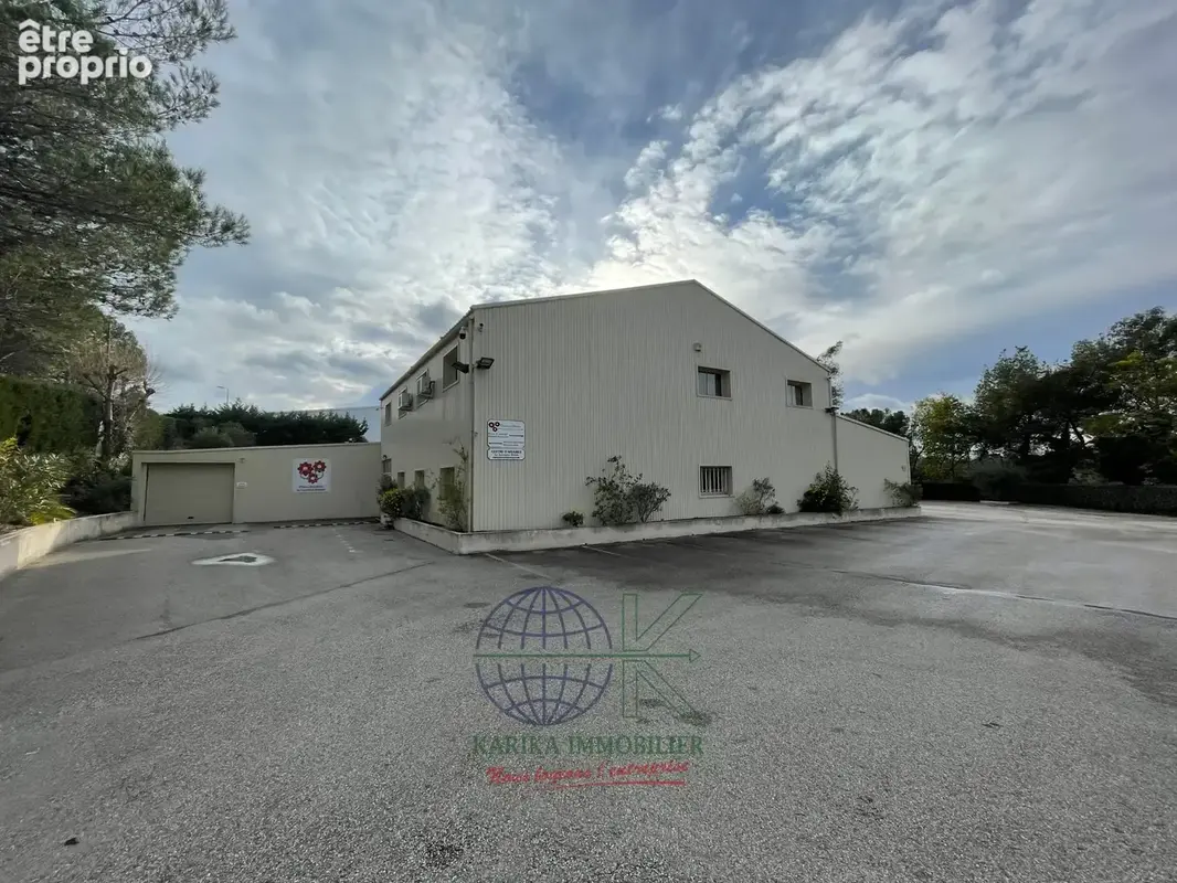 Commerce à ROQUEBRUNE-SUR-ARGENS