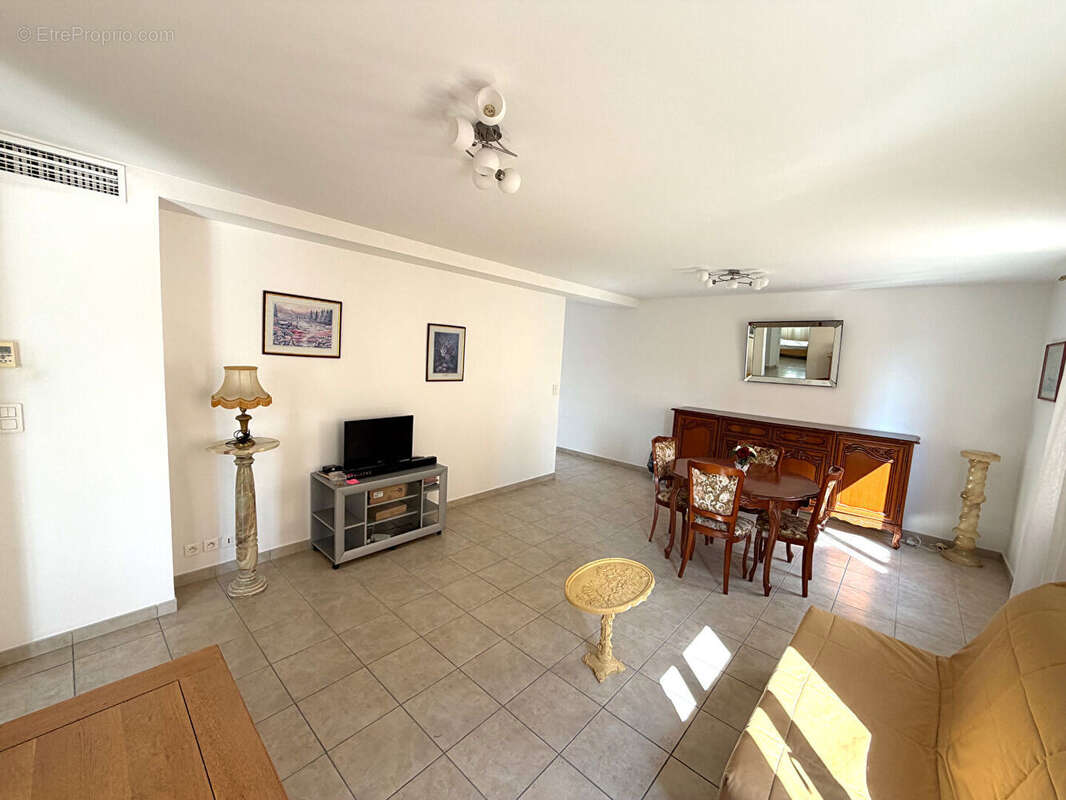 Appartement à LORGUES