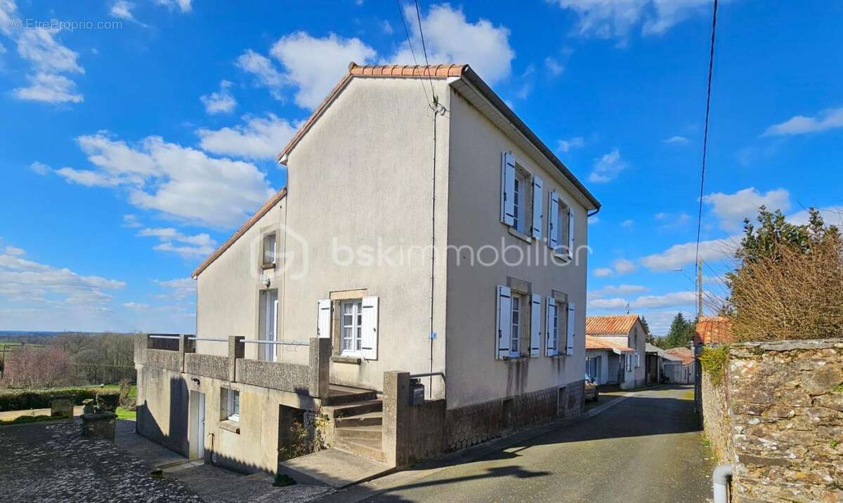 Maison à VERNOUX-EN-GATINE