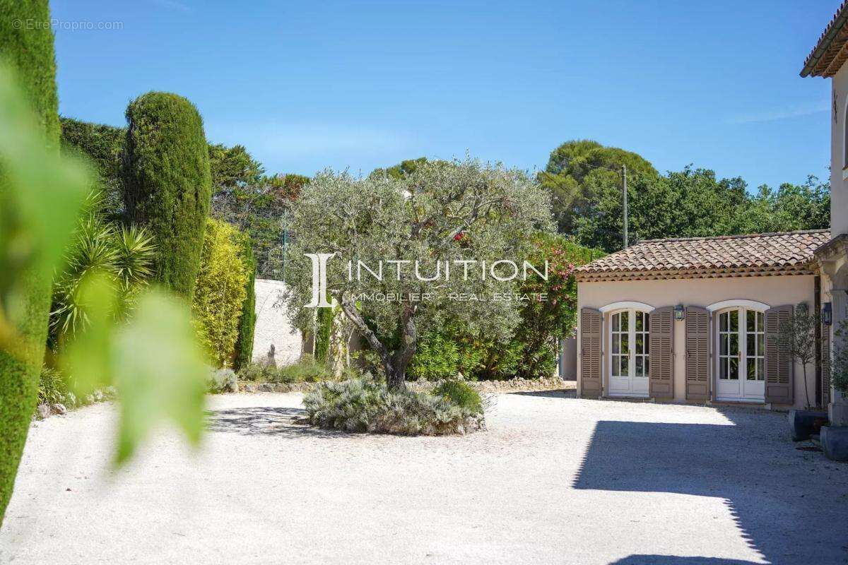 Maison à MOUGINS