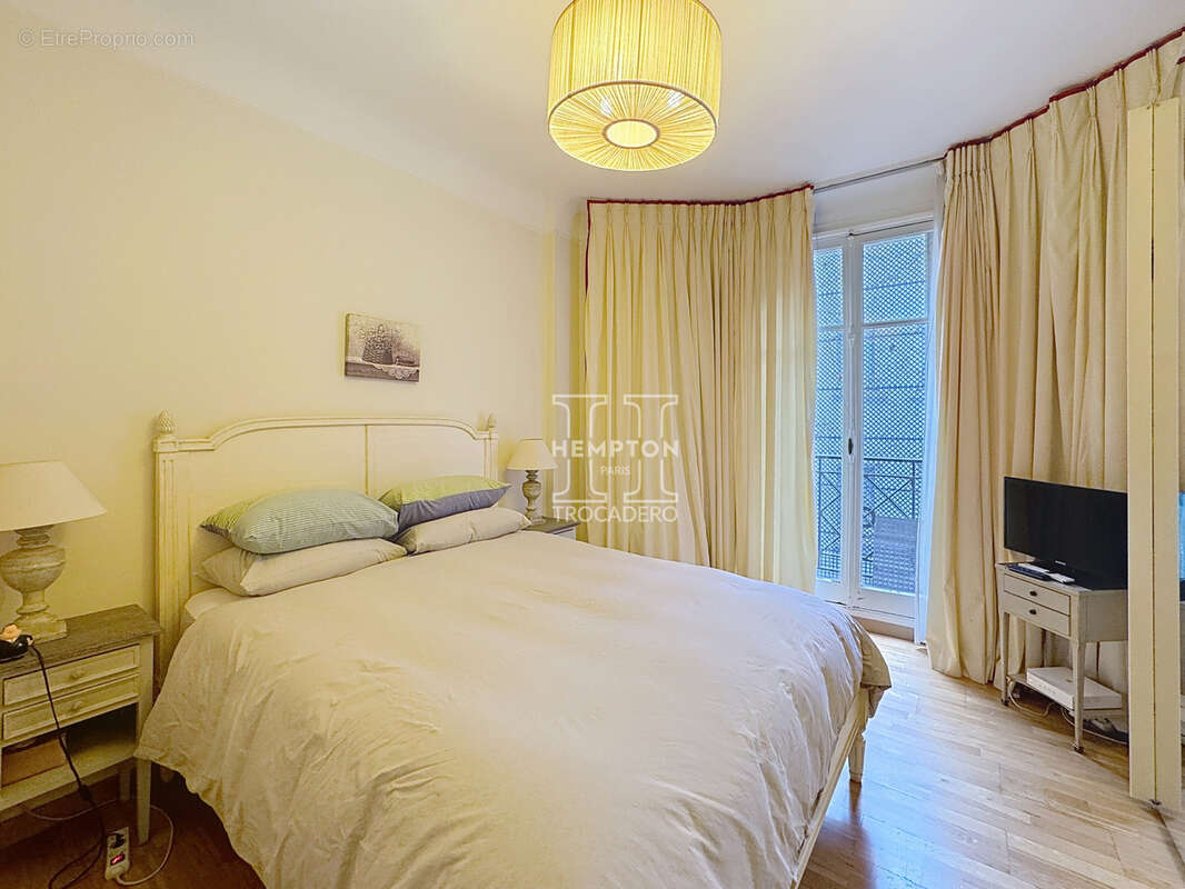 Appartement à PARIS-8E