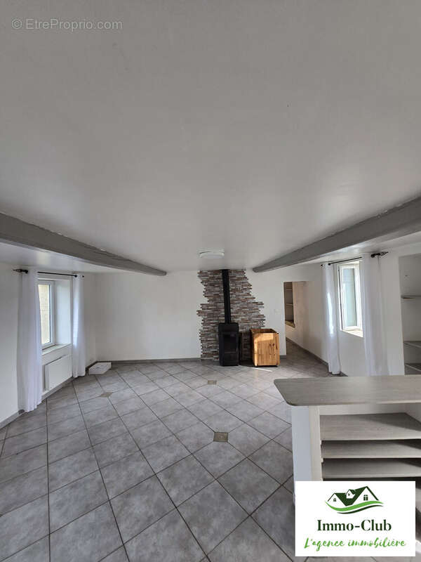 Maison à SAINT-HILAIRE-EN-MORVAN