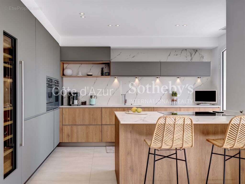 Maison à LA ROQUETTE-SUR-SIAGNE