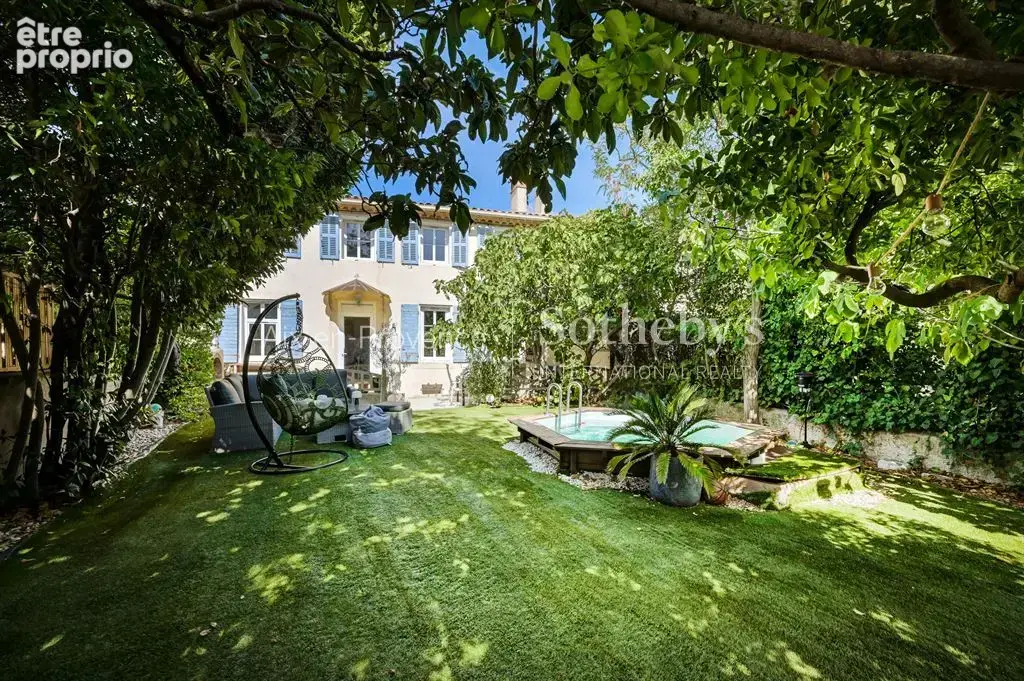 Bâtisse de caractère du XVIIIe siècle avec jardin et garage - photo 2