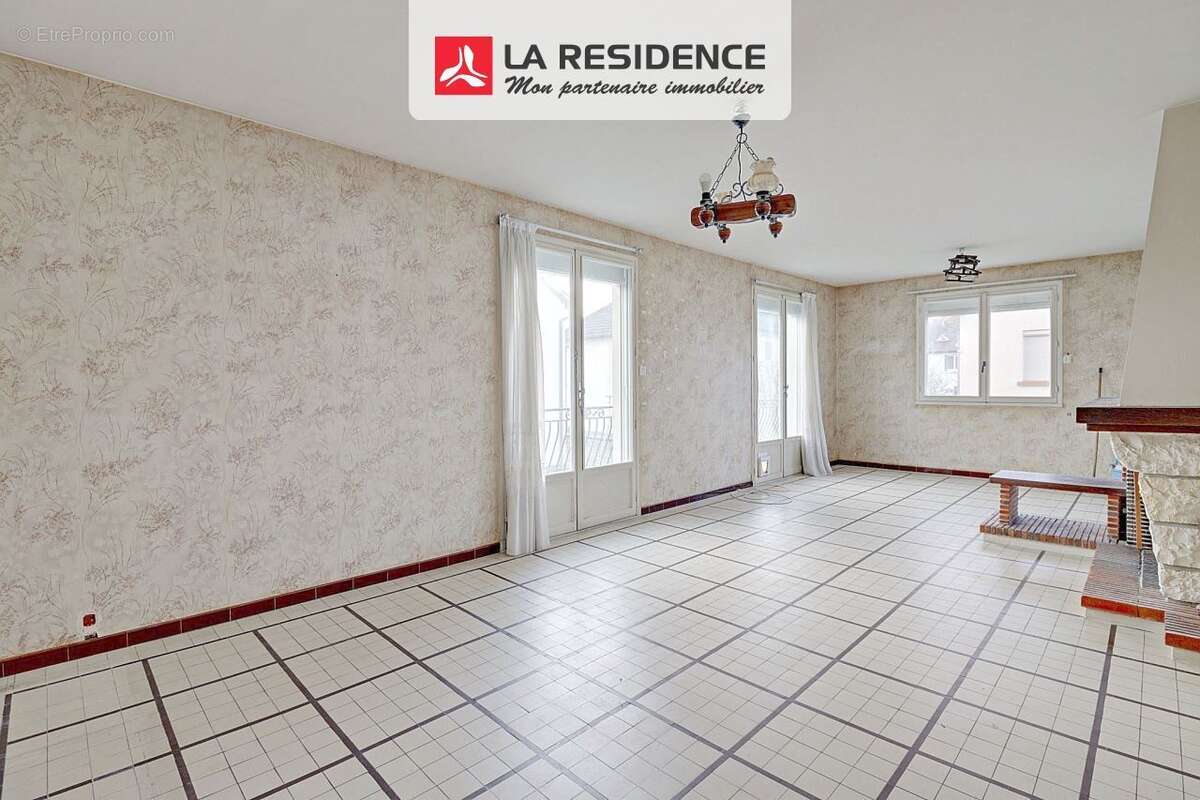 Maison à LA CHAUSSEE-SAINT-VICTOR