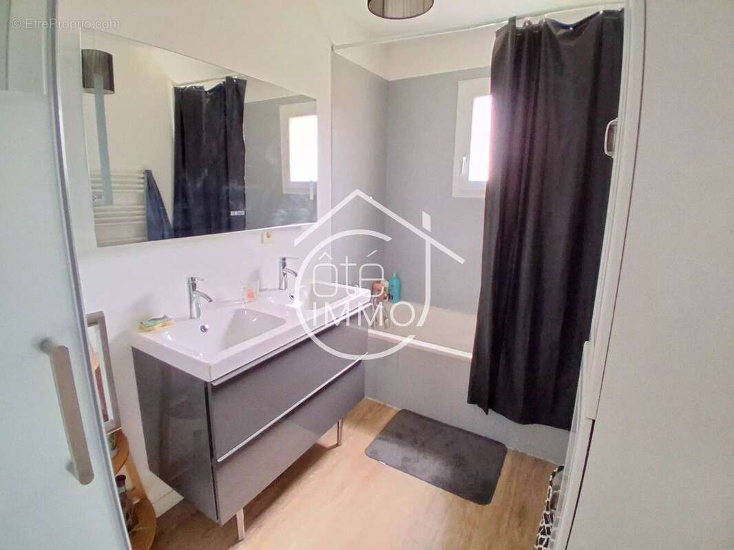 Maison à FLAUJAGUES