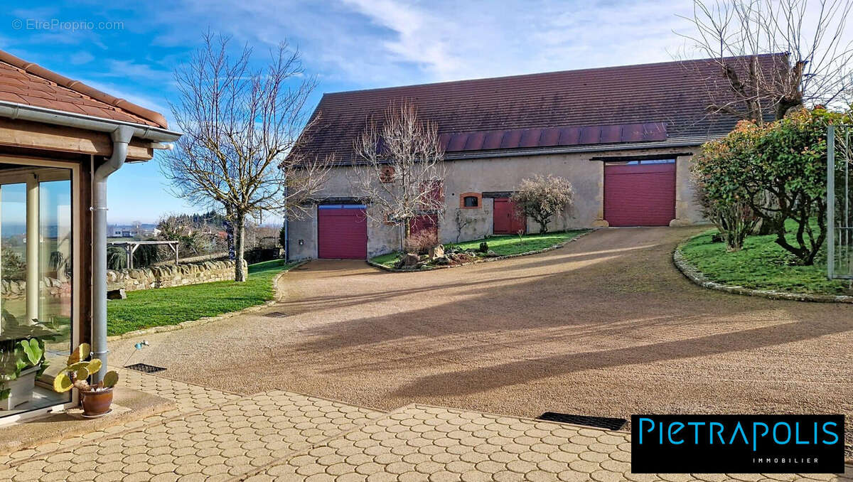 Maison à LA CLAYETTE