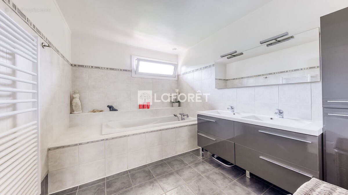 Maison à OZOIR-LA-FERRIERE