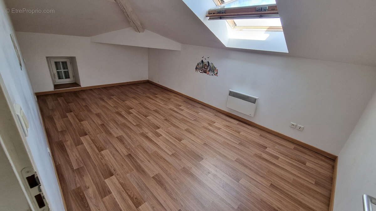 Appartement à MEES