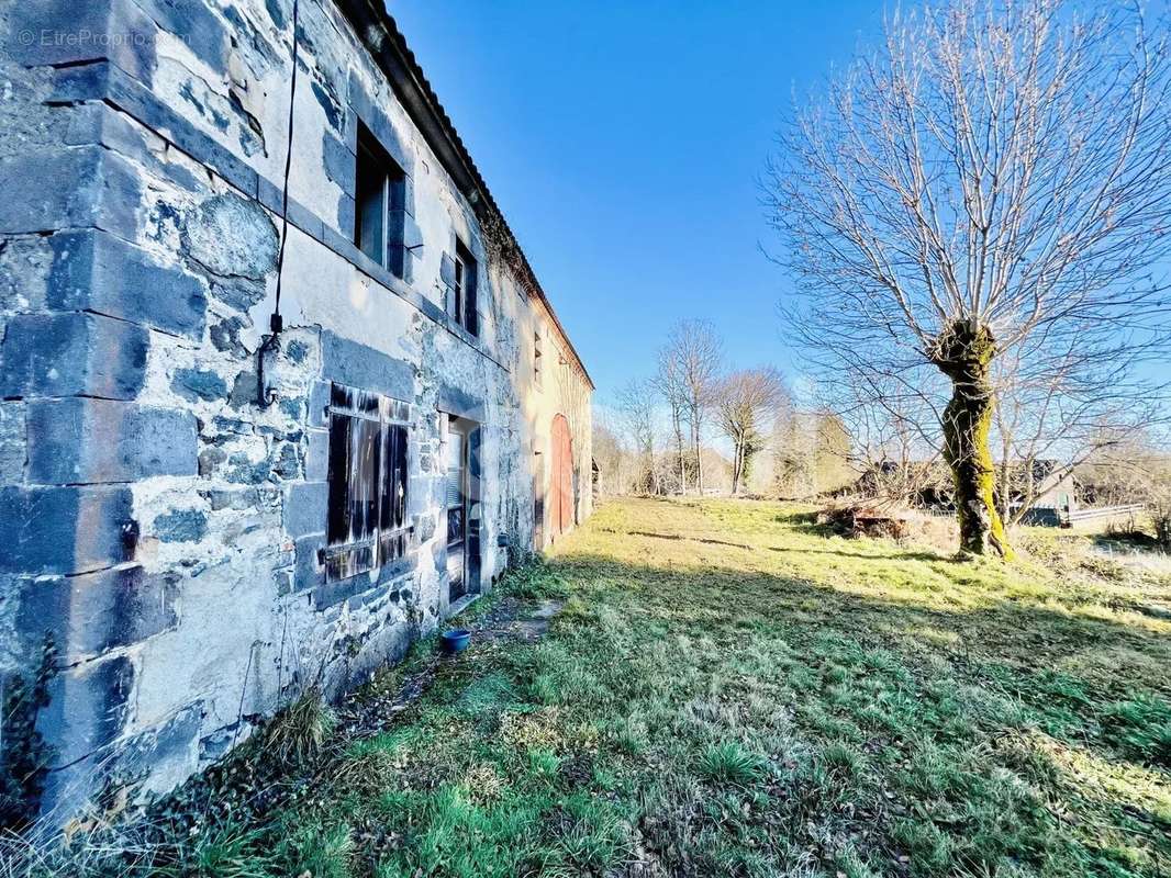 Maison à CHARBONNIERES-LES-VARENNES