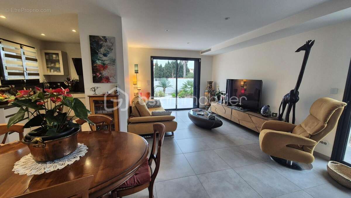 A vendre villa recente trois faces de 108m² sur terrain de 300m² en impasse a saint cyprien plage - proche du port - trois chamb - photo 3