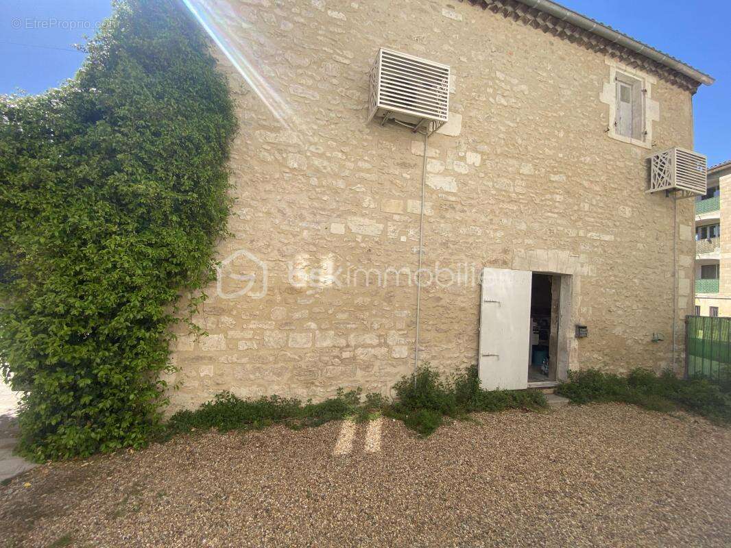 Maison de caractère située en centre-ville - photo 9