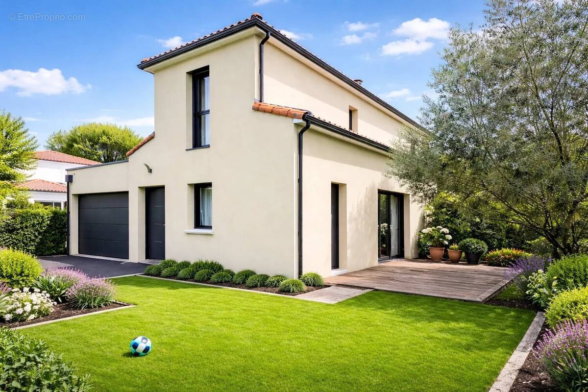 Maison à BOUGUENAIS