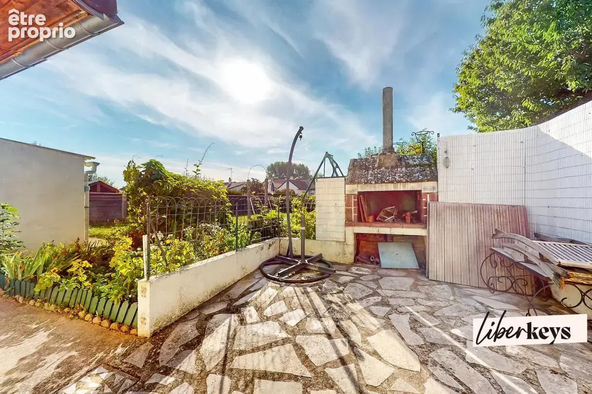Plaisir – Maison familiale de plain-pied - 5 pièces - 120 m² au sol avec jardin et garage, proche gare - photo 22