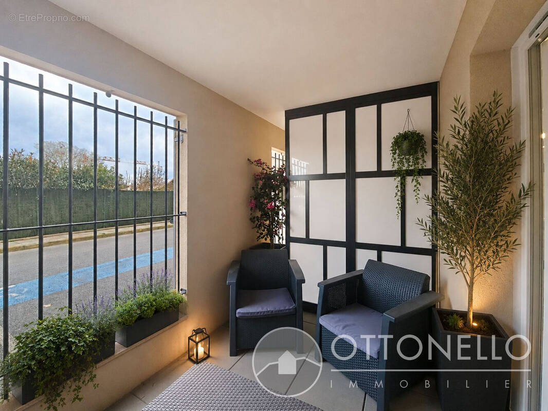 Appartement à ROQUEBRUNE-SUR-ARGENS