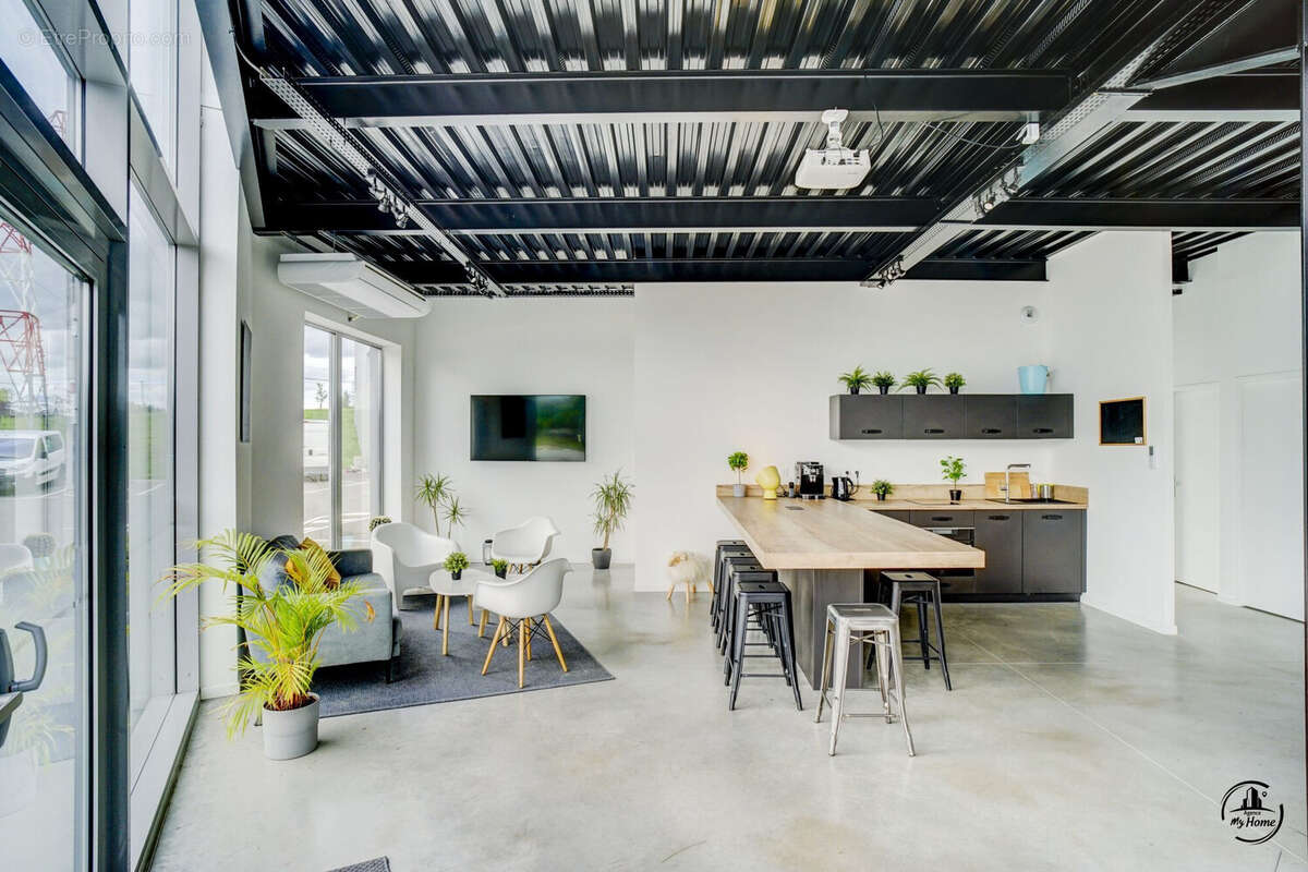 Commerce à LA FOUILLOUSE