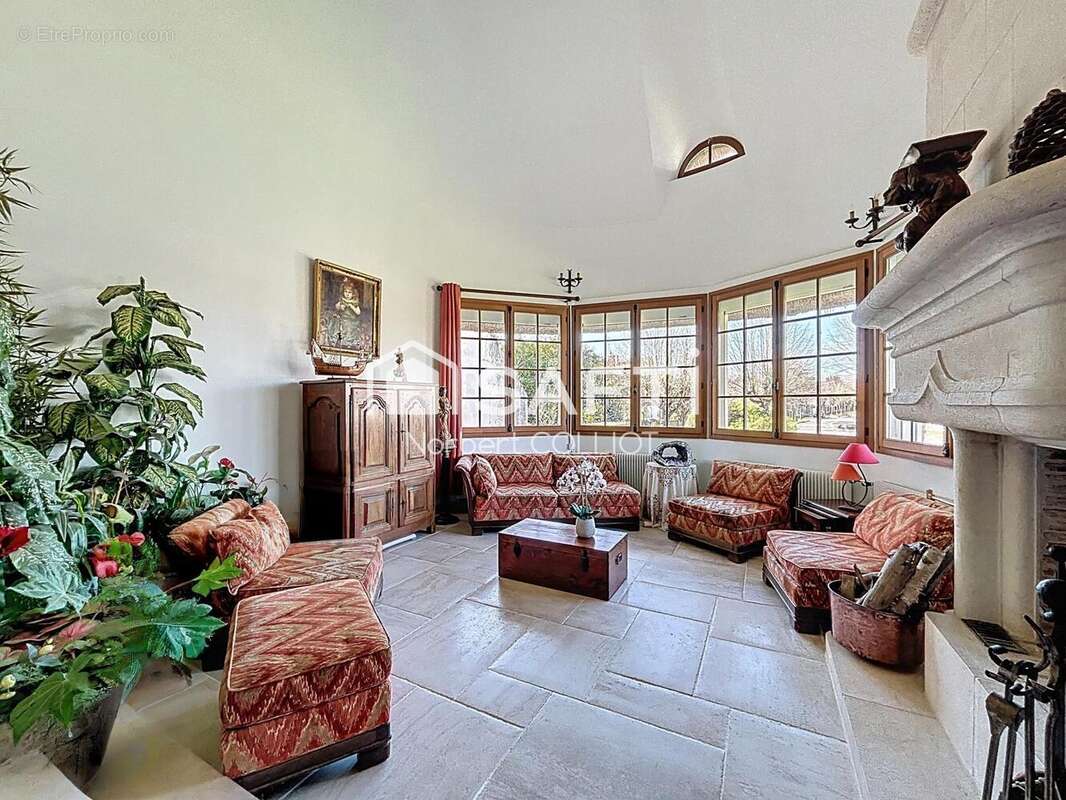 Photo 3 - Maison à LE MESNIL-SAINT-DENIS