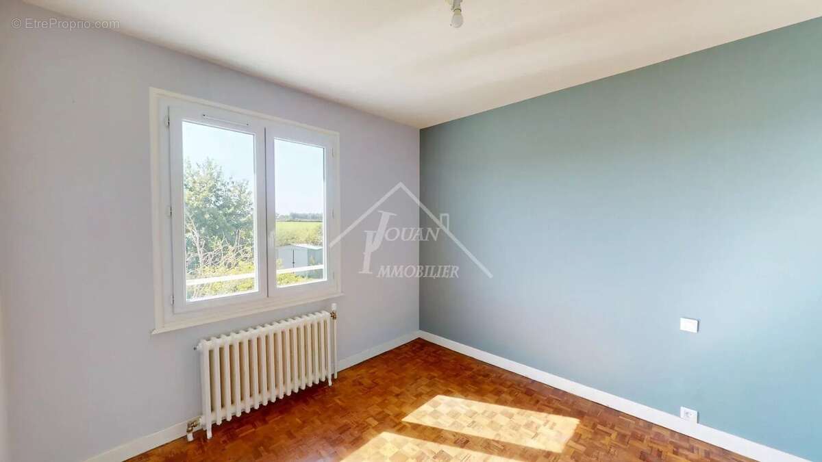 Maison à THIEL-SUR-ACOLIN