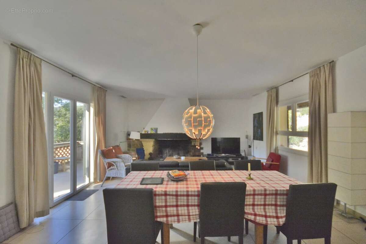 Maison à TOURRETTES-SUR-LOUP