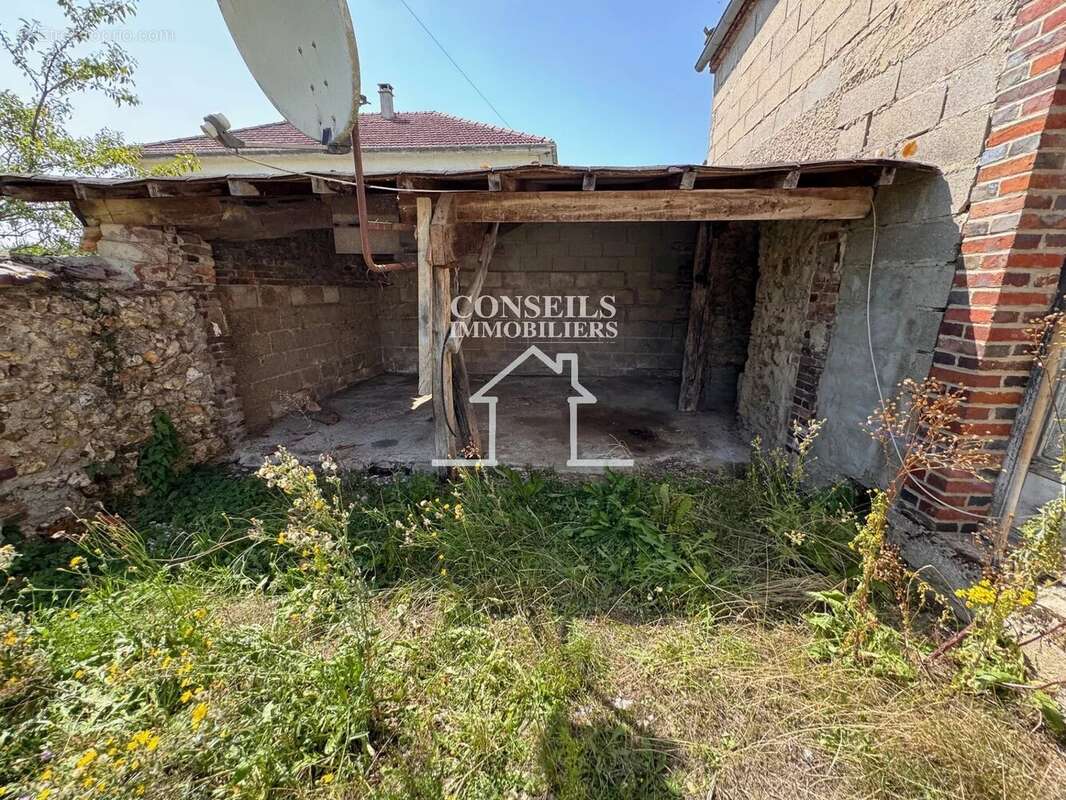 Maison à VILLENEUVE-SUR-YONNE