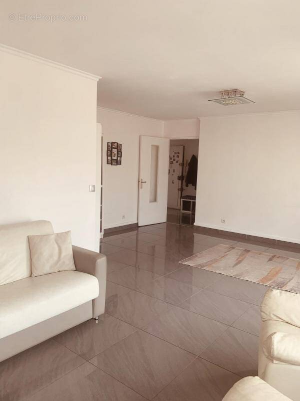 Appartement à LES LILAS