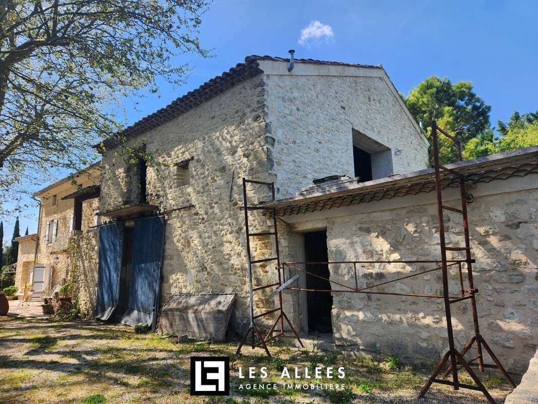 Maison à PERNES-LES-FONTAINES