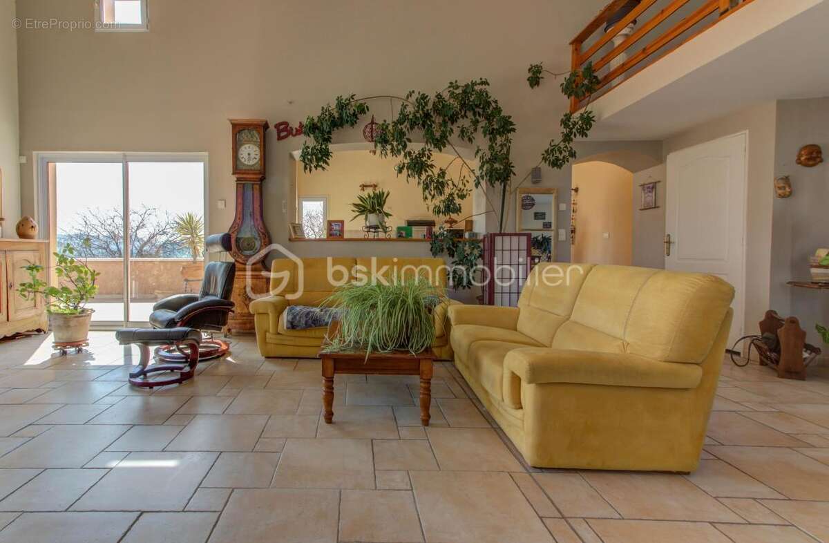 Maison à MONTELIMAR