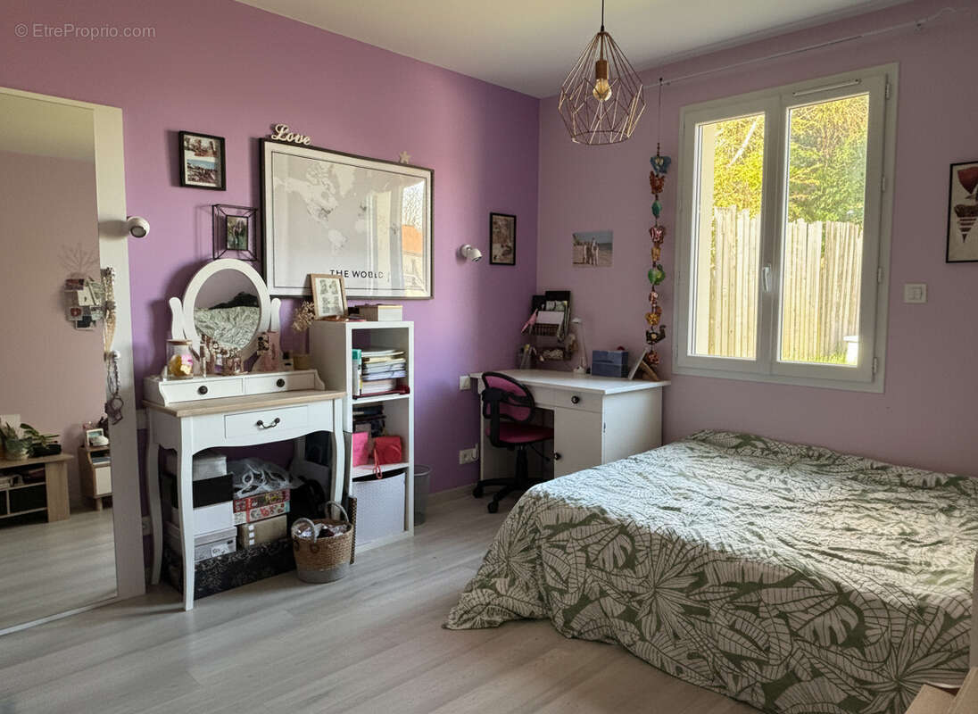 Maison à SAINT-LAURENT-DE-LA-PREE