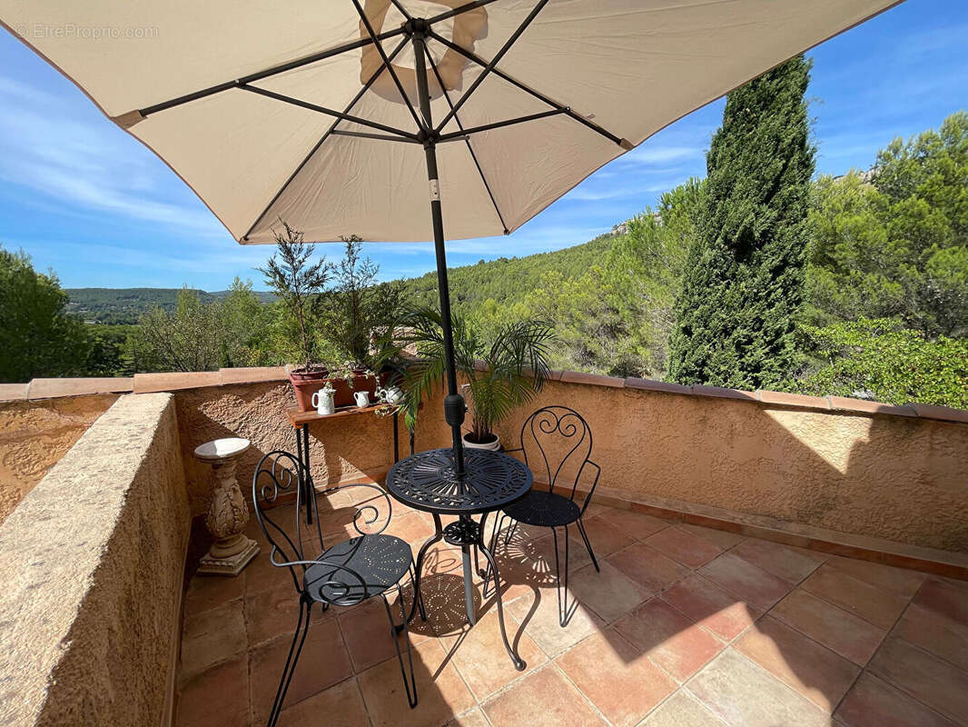 Maison à CHATEAUNEUF-LE-ROUGE