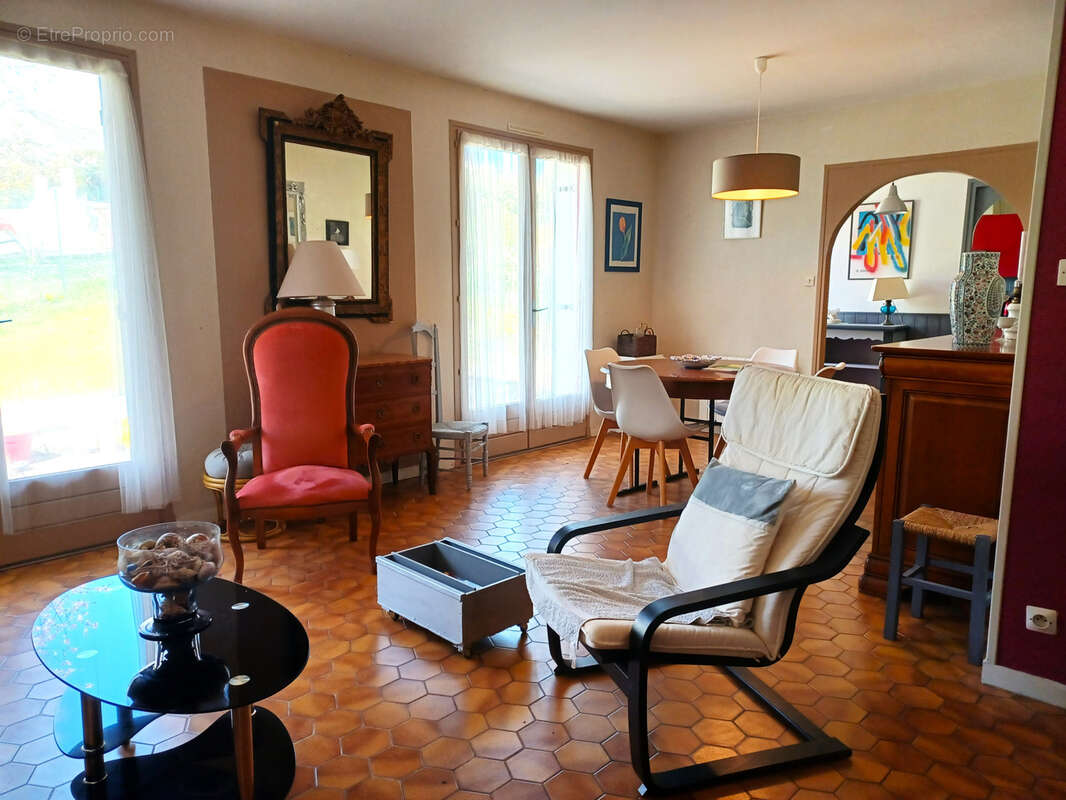 Maison à COURS-LES-BARRES