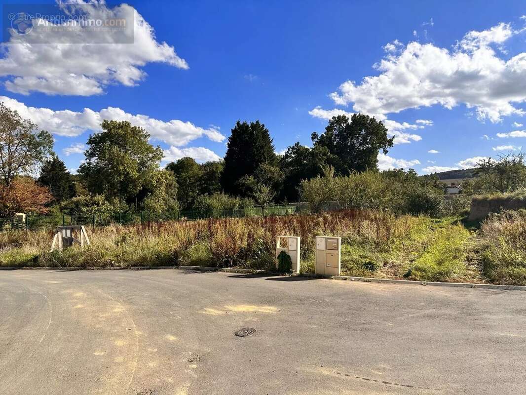 Terrain à LORRY-MARDIGNY
