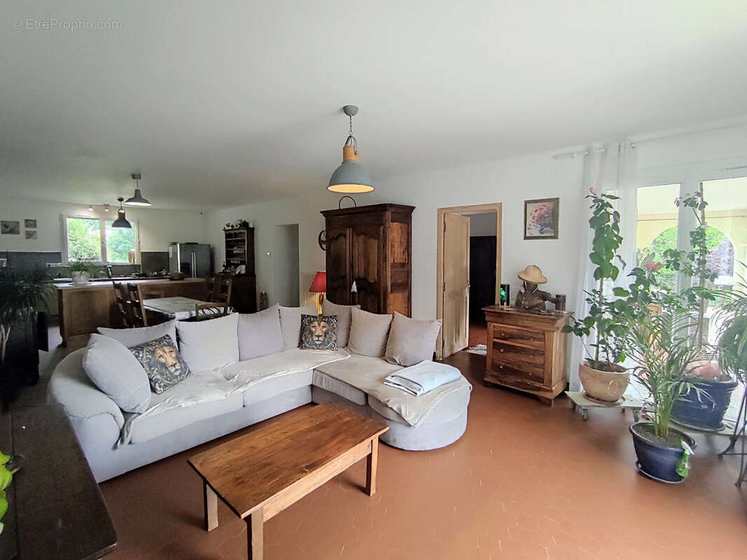 Saint-ambroix   propriété avec 2 maisons, revenu locatif, 8 000 m2 et rivière - photo 4