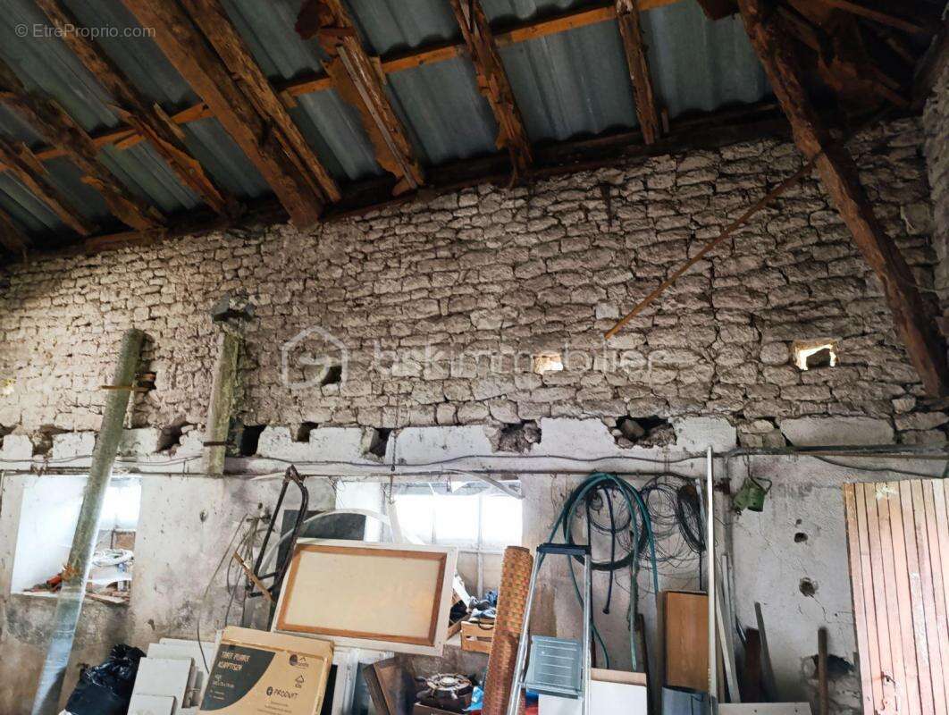 Authentique maison en pierre avec dépendances - photo 6