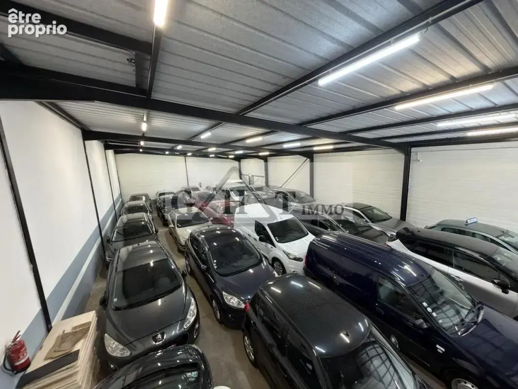 Photo Commerce à Le Plessis-Pate au prix de 1 350 000€
