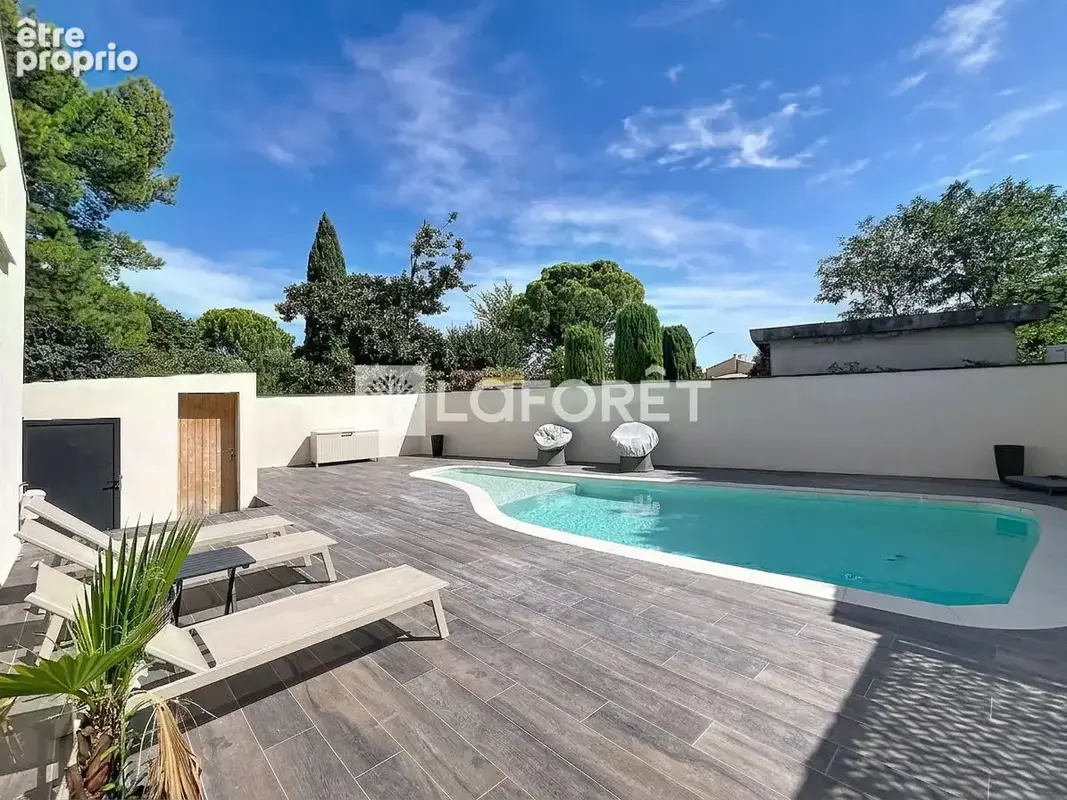 Lunel - Belle villa d'environ 140 m² entièrement rénovée dans un esprit contemporain avec piscine + studio indépendant - photo 3