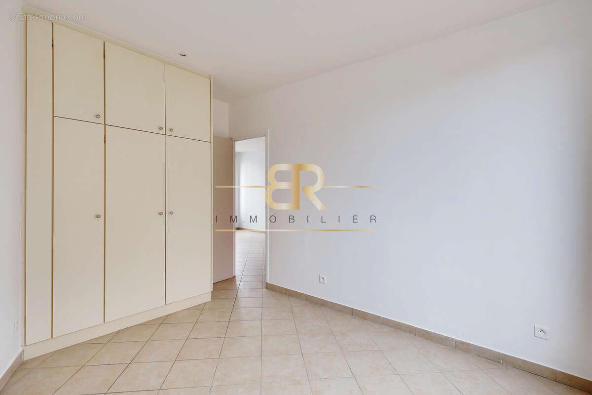 Appartement à LES LILAS