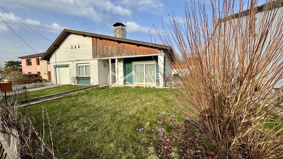 Maison à VELAINES
