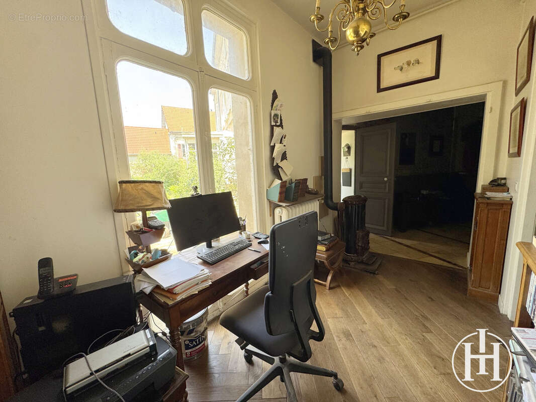 Maison à BRUERE-ALLICHAMPS