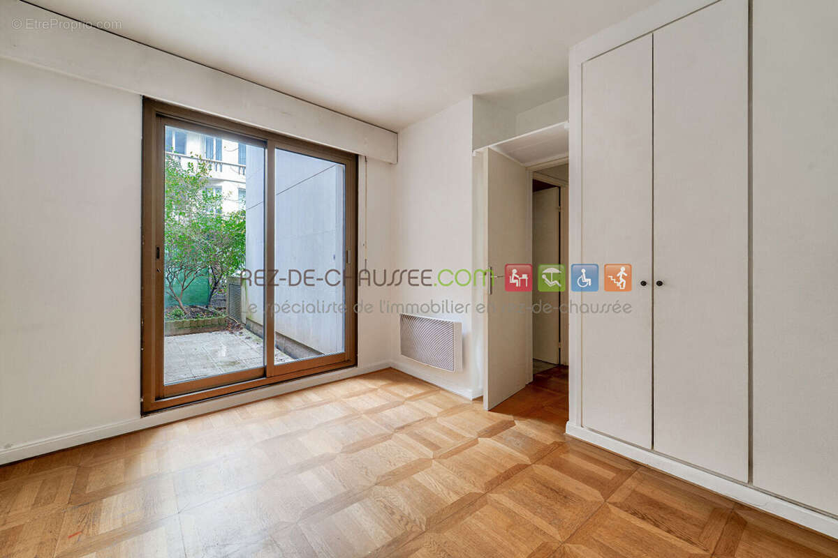 Appartement à PARIS-16E