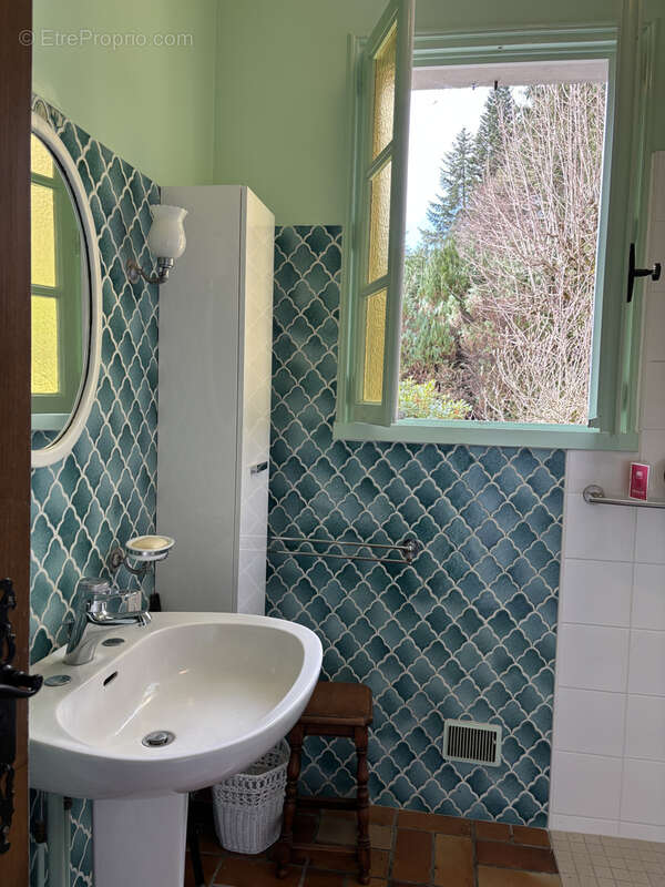 Maison à VIC-SUR-CERE