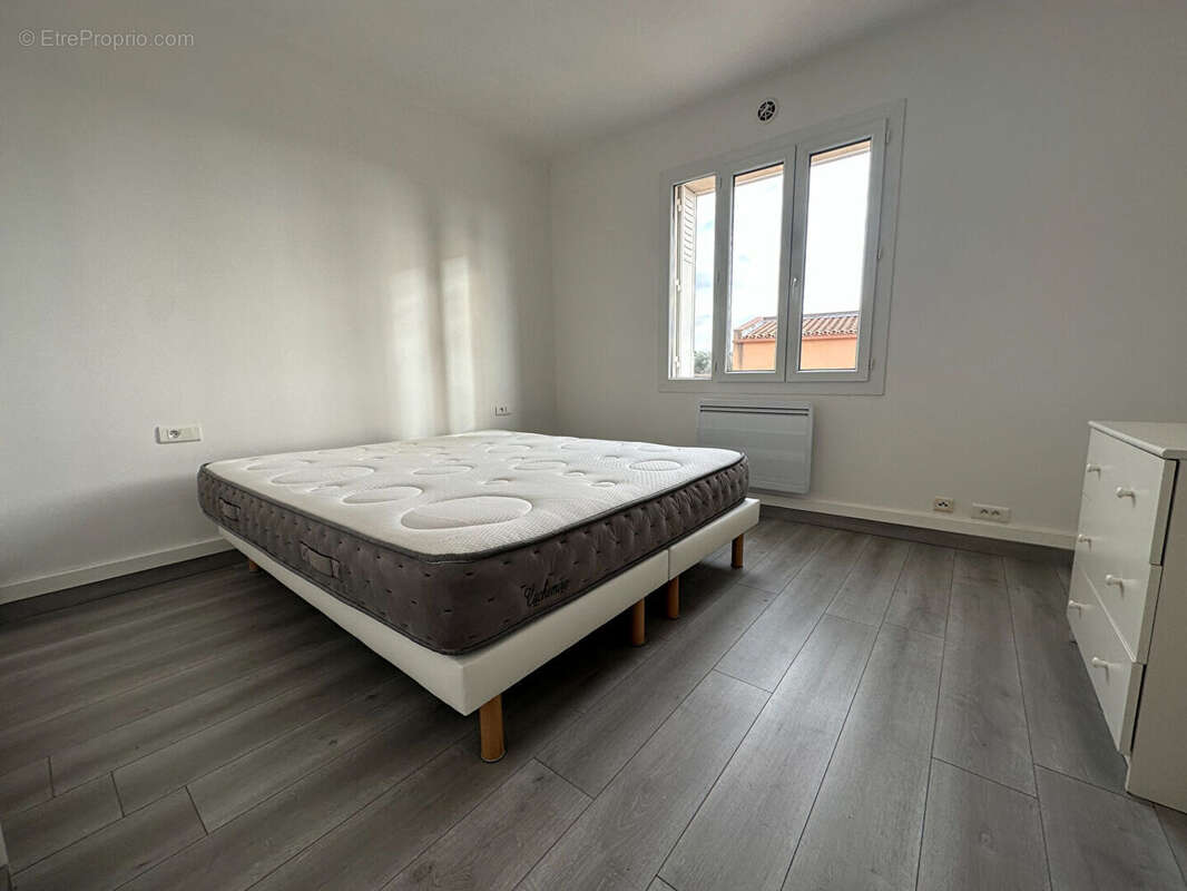 Maison à SAINT-MITRE-LES-REMPARTS